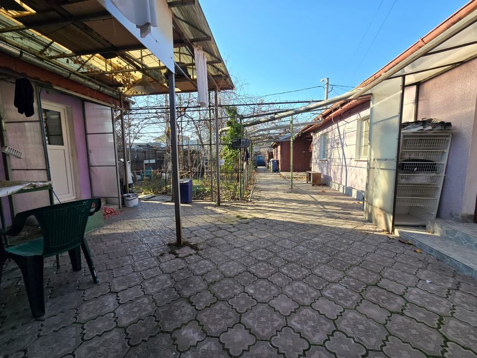 Casa la curte  colentina