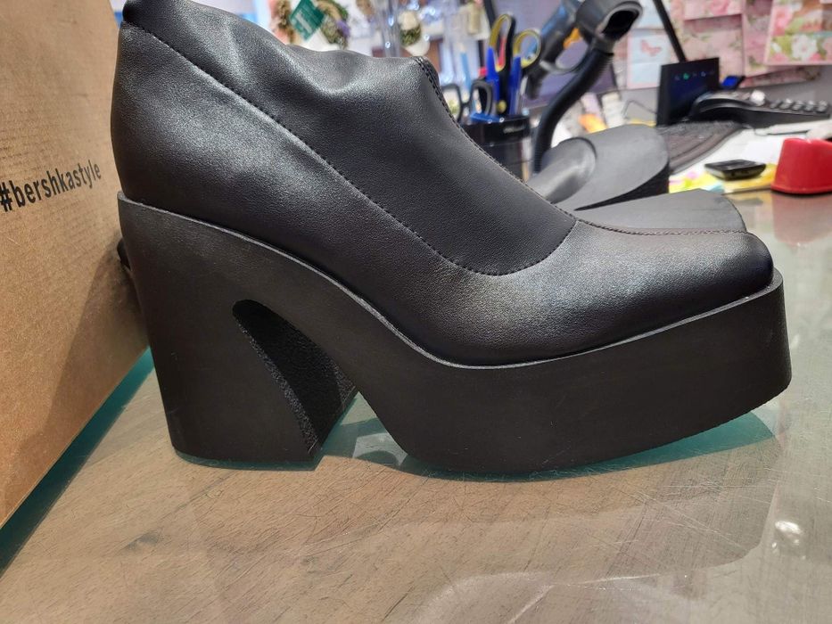 Дамски боти BERSHKA