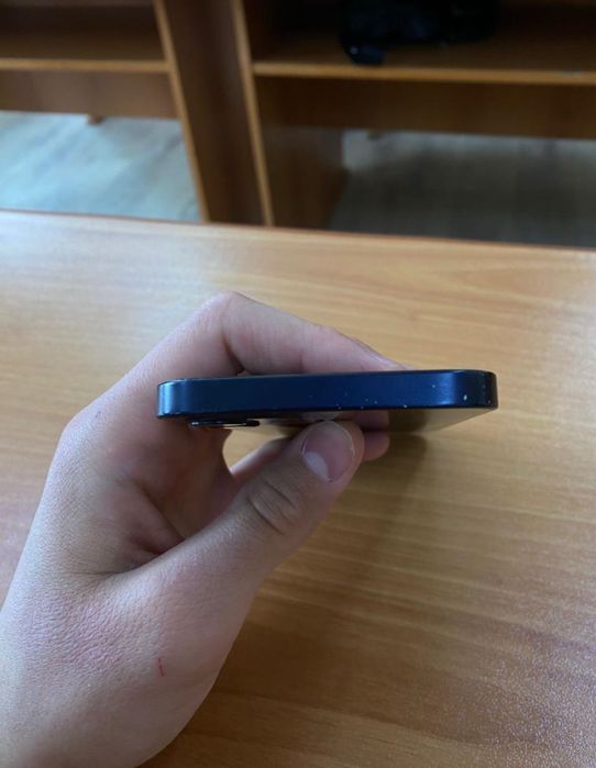 Продам iPhone 12