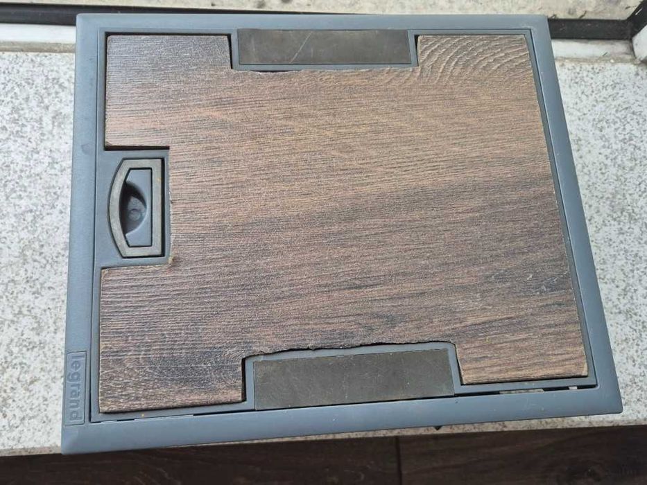 Комплект 8 бл. подова оборудвана електро кутия Легранд с капак Legrand