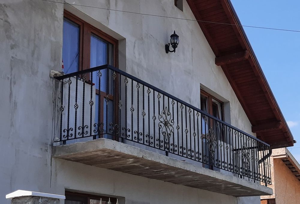 Porti,garduri,balcoane.scari structuri metalice