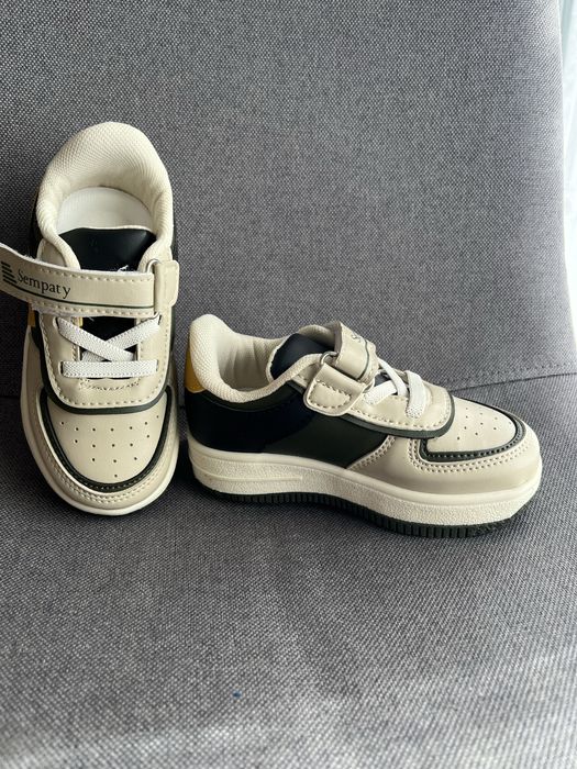 Adidasi noi marime 24