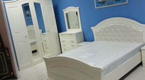 Продается спальный гарнитур