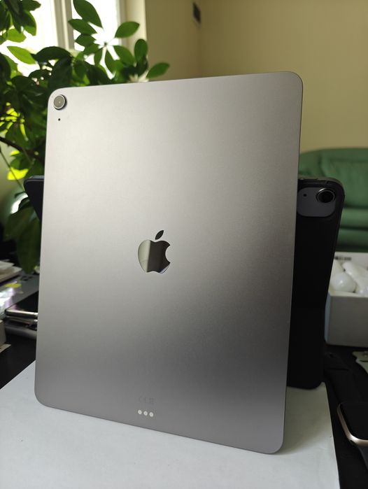 iPad Air 13 /M3 /100 % battery health/18 цикъла/В гаранция