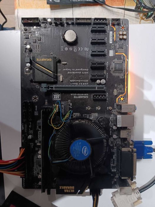 Продавам Gigabyte GA-H110-D3A и Intel Celeron G3930 2.90GHz