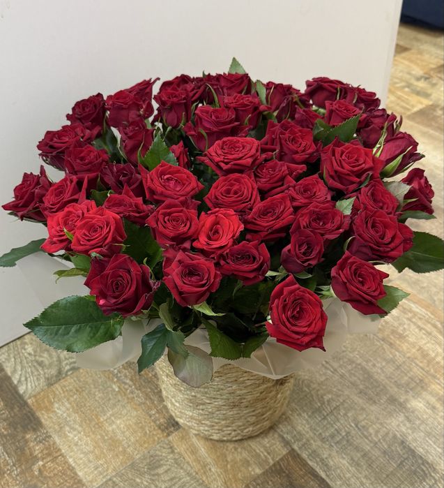 цветы букет 51 роза в корзине