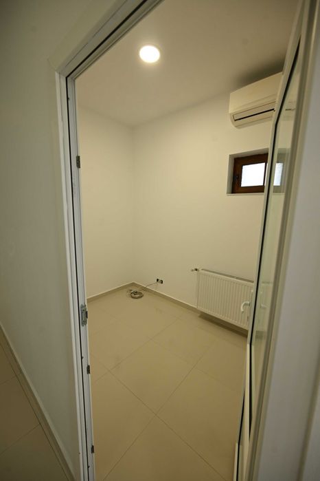De inchiriat - Spatiu Comercial 53 mp - mun. Husi, 1 Mai, nr.1