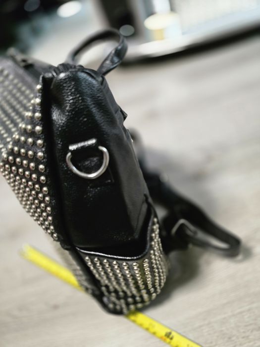 Раница с метални капси