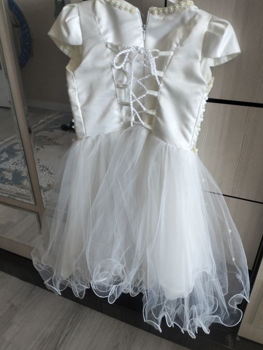 Красивое платье на  3-5 лет
