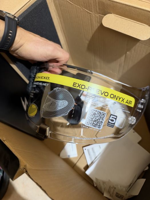 Каска Scorpion Exo-R1 Evo Onyx Air Solid