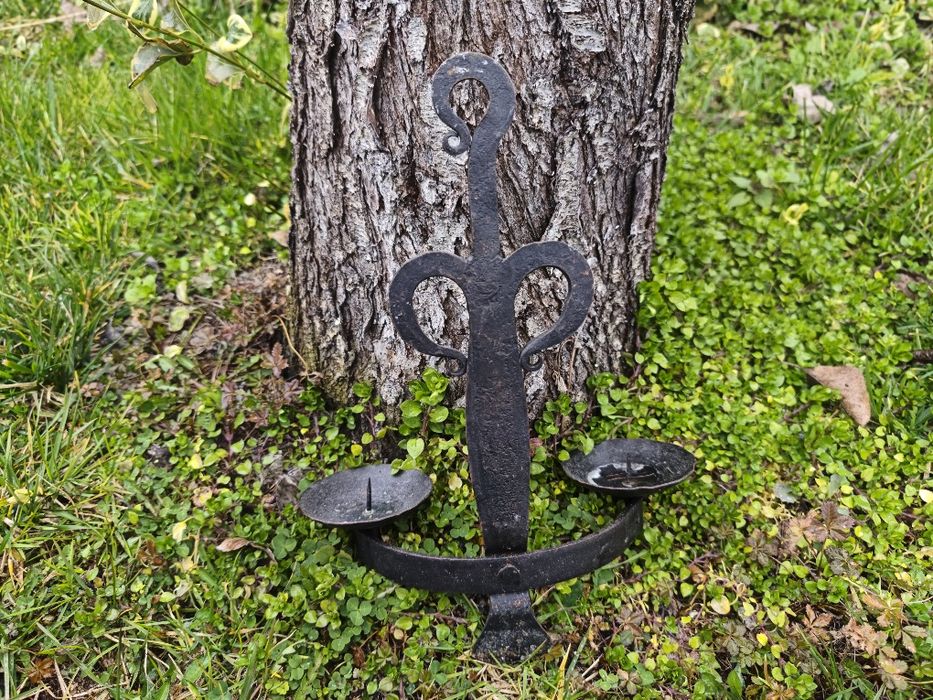 Ръчно кован меден свещник