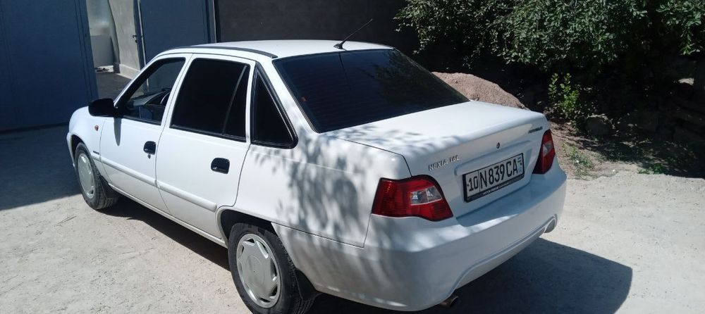 Нексия2 сотилади 8500$