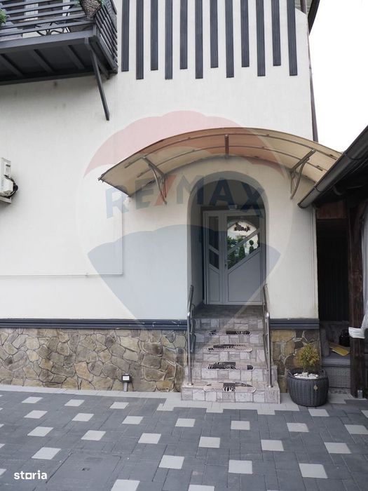 Casă / Vilă cu 9 camere de vânzare
