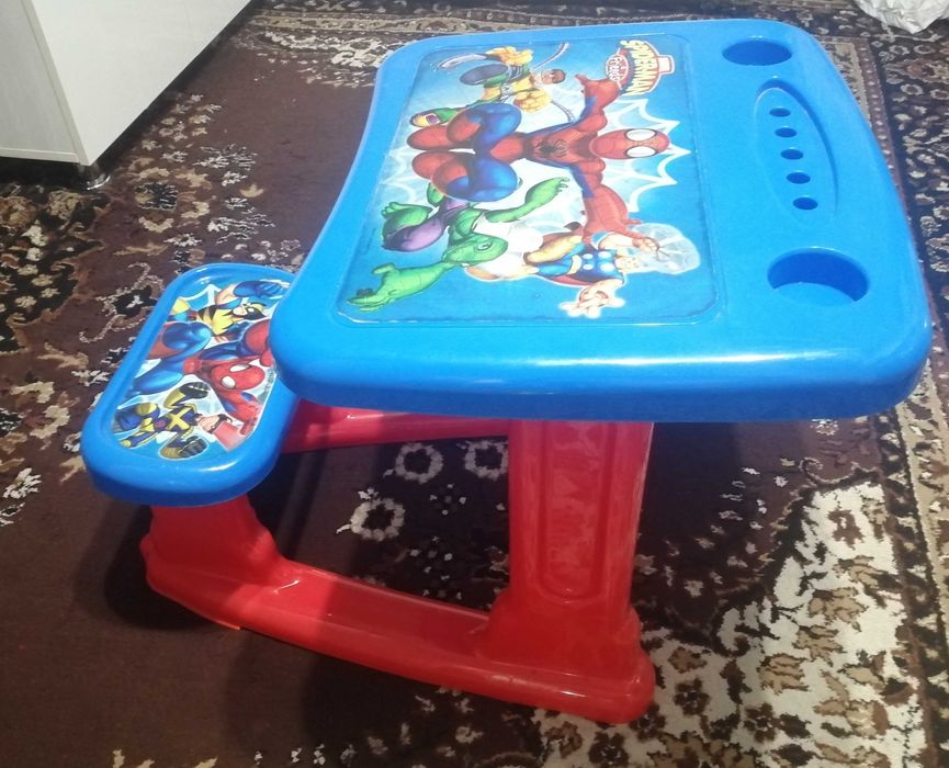 Детский стол со стулом
