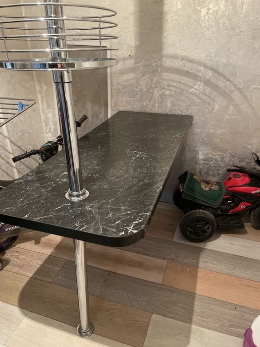 Барный столик очень удобный почти новый брали за 65 тыс пользовались г