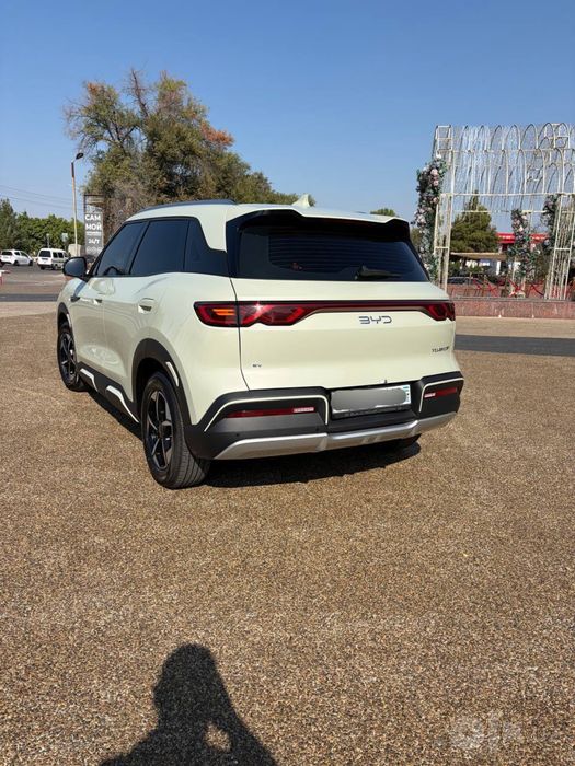 Byd YuanUp Sotiladi 2025 yil