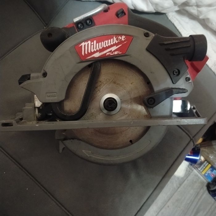 Fierăstrău circular Milwaukee M18 FUEL – Second-hand