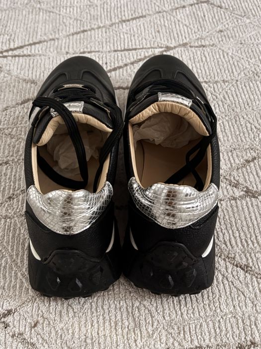 Стильные женские кроссовки