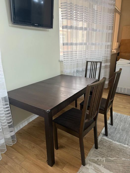 Стол стулья  почти новый