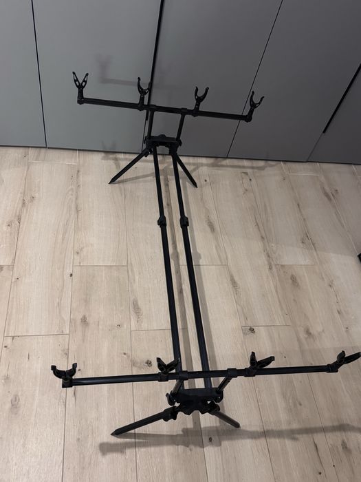 Rod pod 4 posturi negru FL