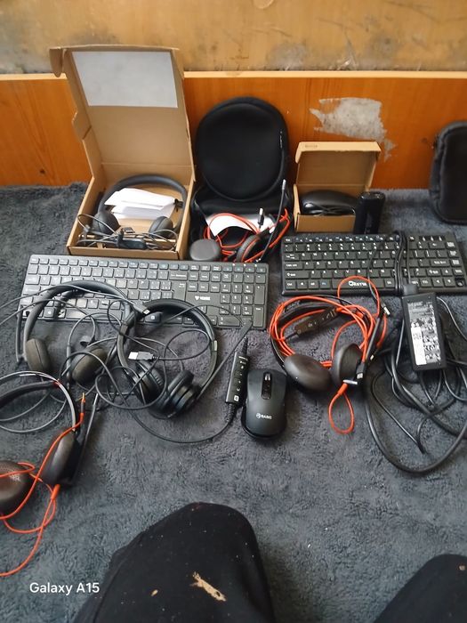Vând căști tastatura incarcator