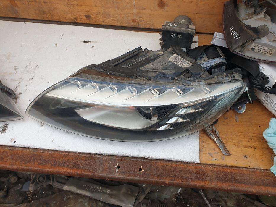 Faruri Audi Q7 cu Bixenon led volan stanga an 2013