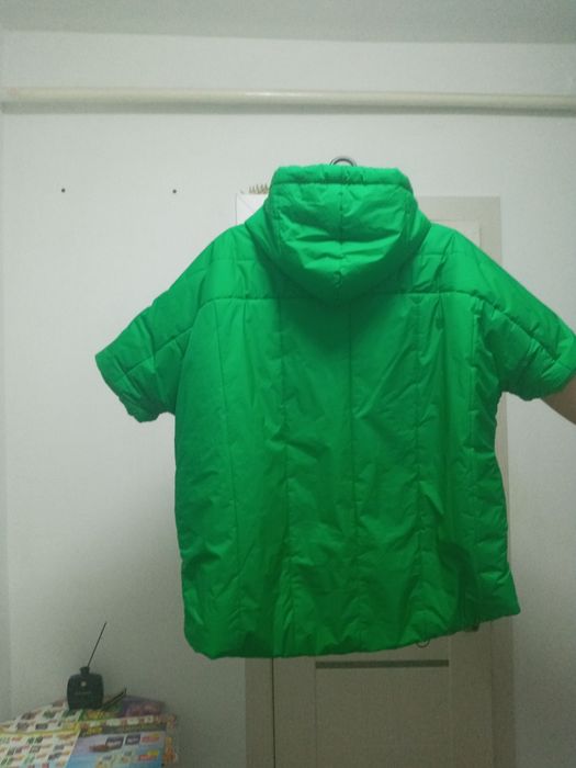 Продам 2 стильные курточки  54р