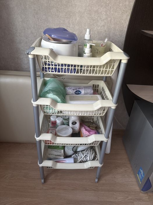 Продам полочку на колесиках