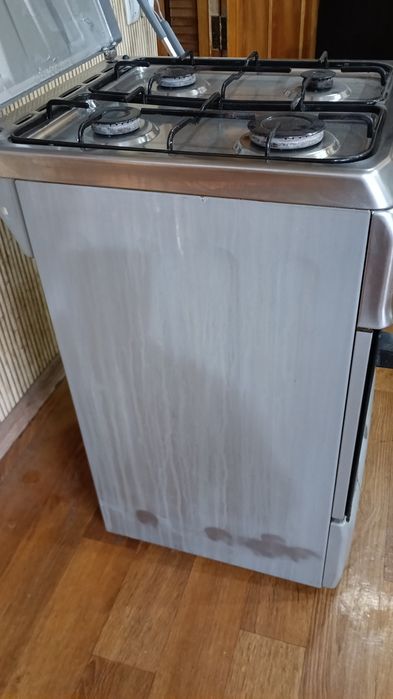 Продам газовую плиту