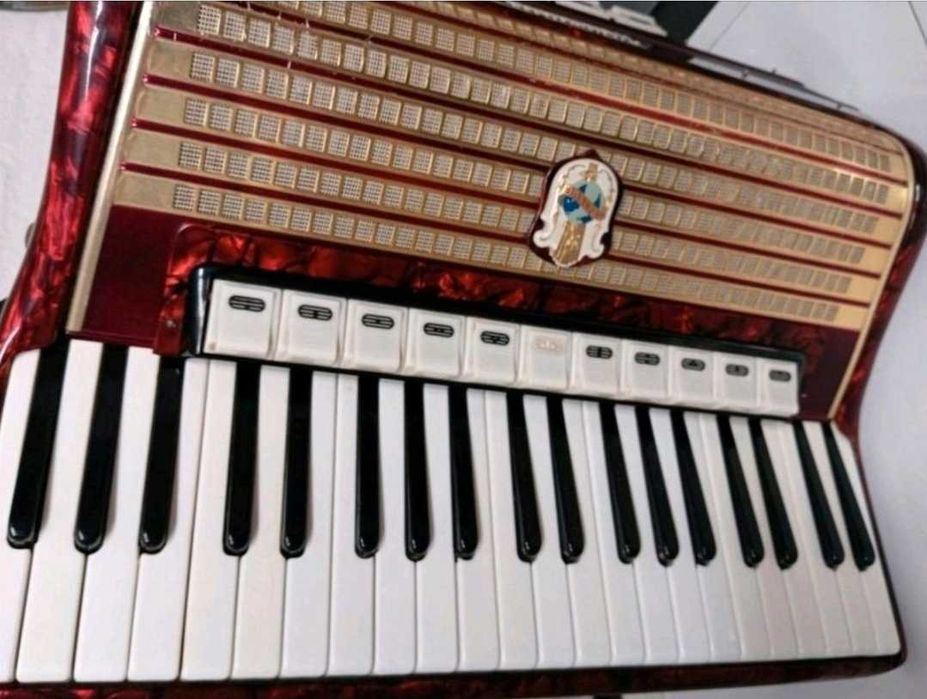 Vând acordeon Weltmeister cu 120 de bași