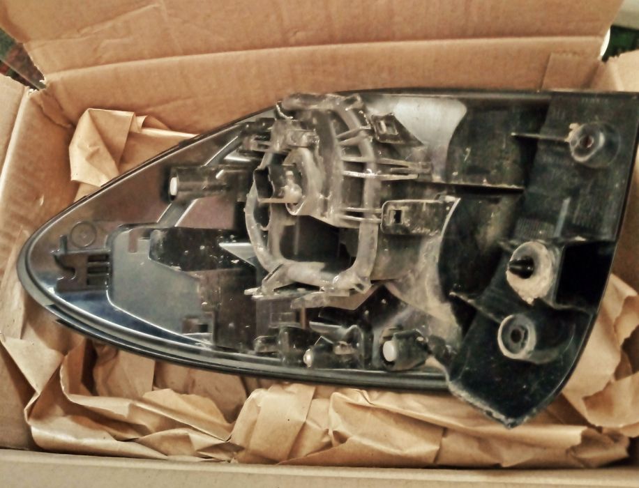 Продам фару на Volvo.