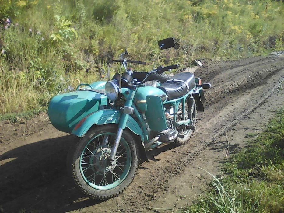 Мотоцикл урал с коляской.