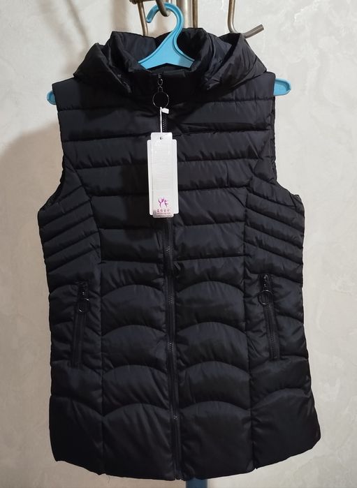 Женская жилетка продается