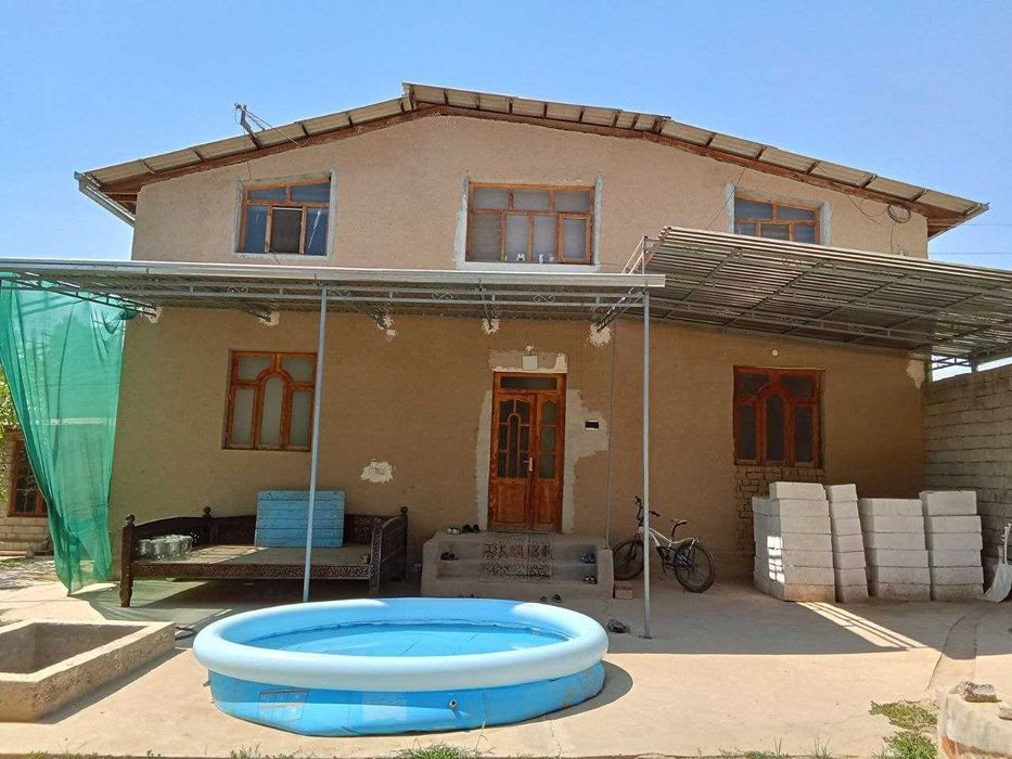 10-соток, 7-хонали ховли сотилади.