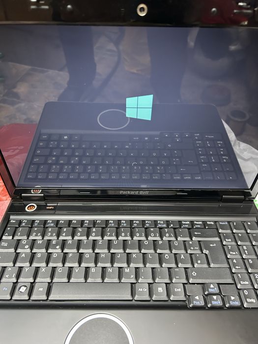 De vanzare Laptop Packard -Bell , 4 GB , Windows 10