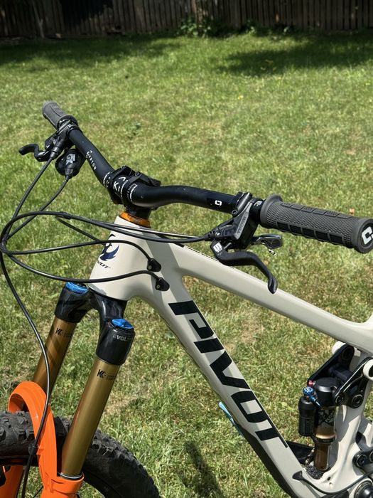 Bicicleta pivot switchblade 2023
