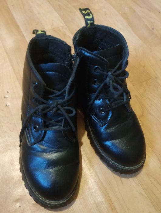 Продам детские ботинки 34 размер