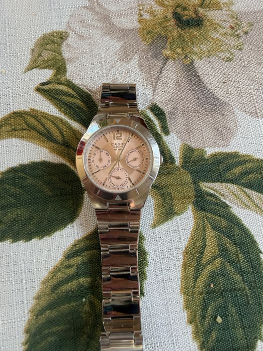 Дамски часовник Casio
