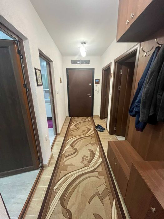 Обзаведен тристаен апартамент 100 кв.м. до Виенската сладкарница, Казанлък