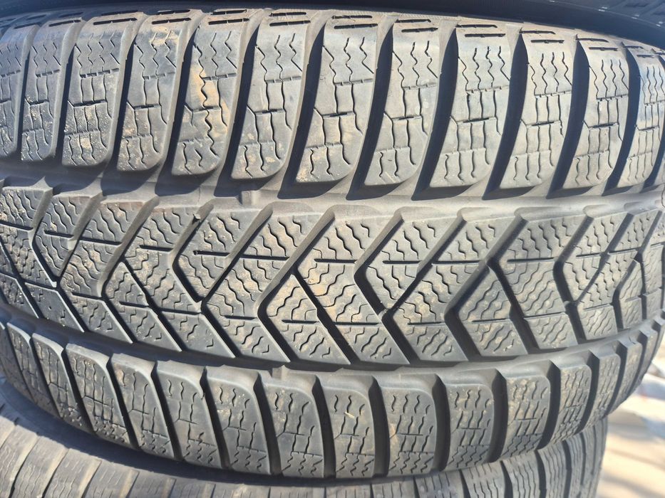 4 Anvelope de IARNA - 245/40/18 - PIRELLI - CA UNELE NOI - DOT 2024