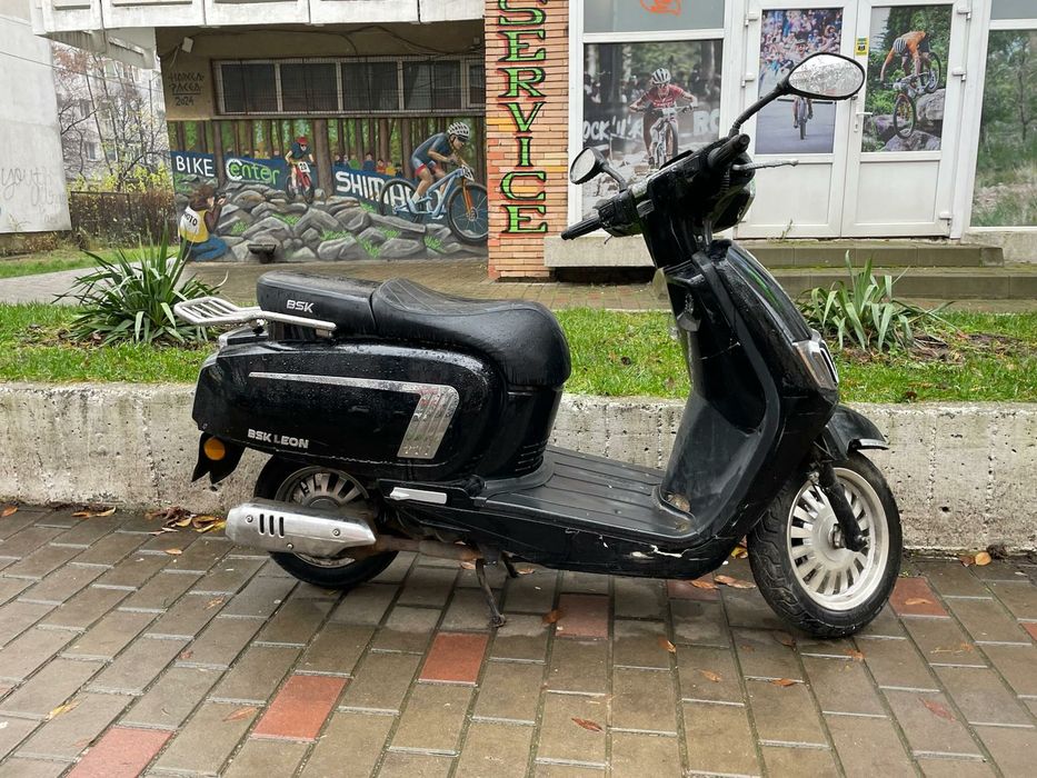 Scutere limitate de închiriat  Delivery scooter for rent