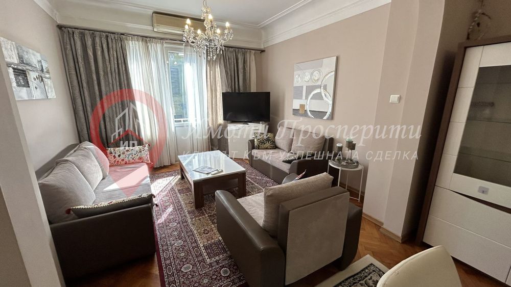 Дава се под наем Тристаен апартамент в София, Център - 112 кв.м за 1100 € - Снимка #2