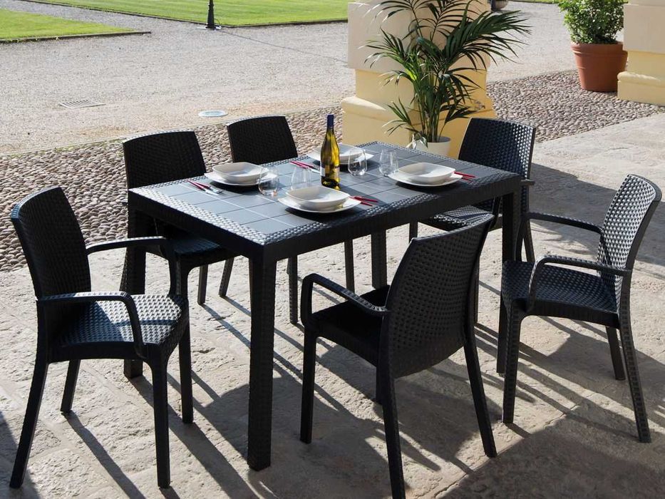 Пластмассовый комплект садовой мебели Кампана на 4 и 6 персон