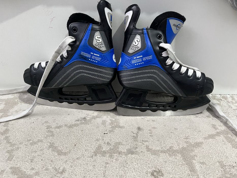 Продам коньки новые