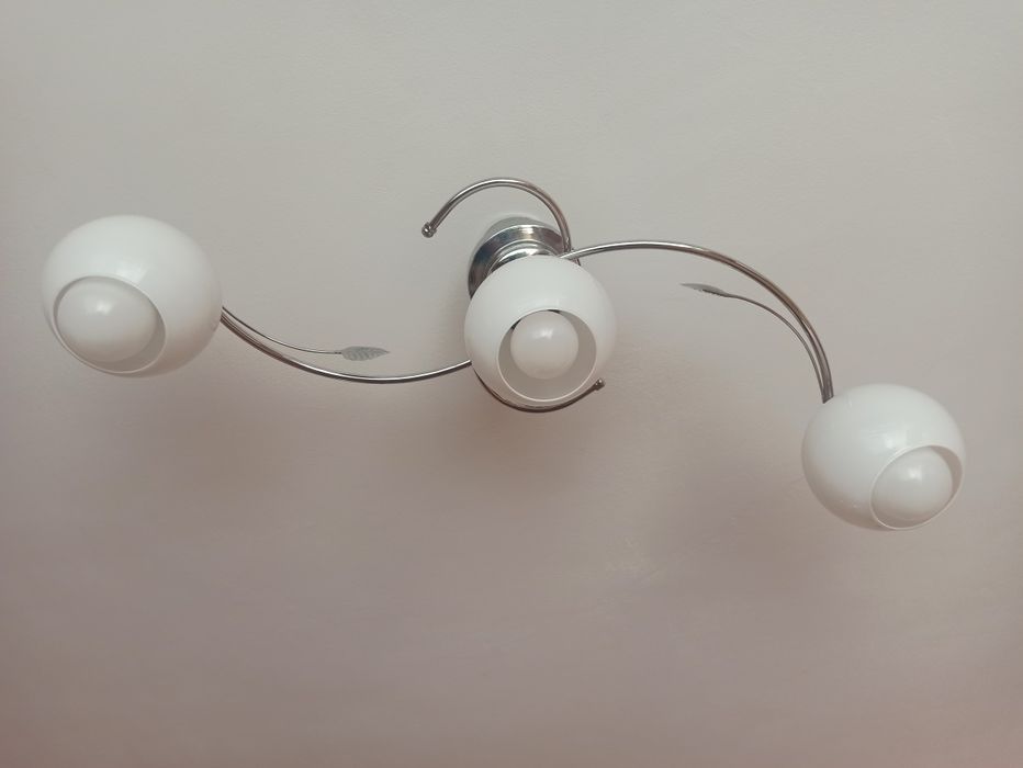 Полилеи за таван