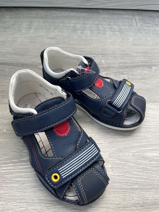 Продам новые сандали