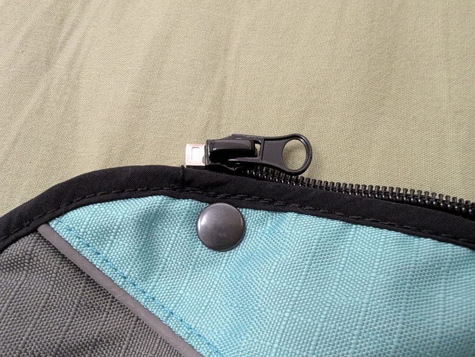 Hainuta-salopeta pt. caine, talie mica spre medie