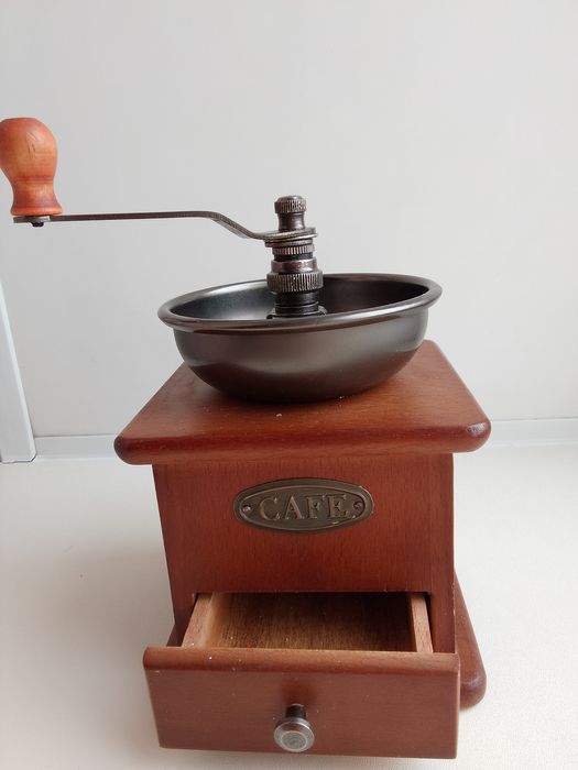 Продам ручную кофемолку