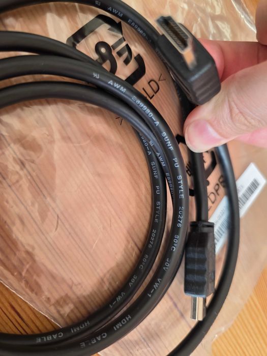 Cablu DisplayPort si HDMI