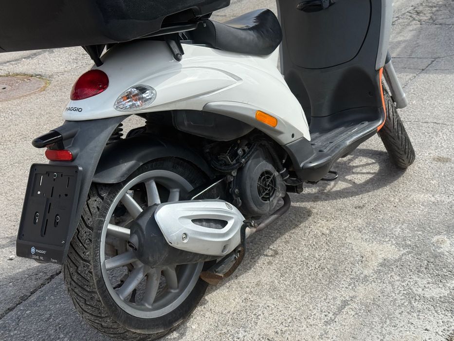 Преводача се скутер ПИАДЖО